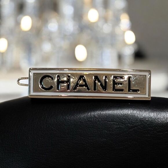 Chanel Silver Hair Clip - Picture 1 of 4
